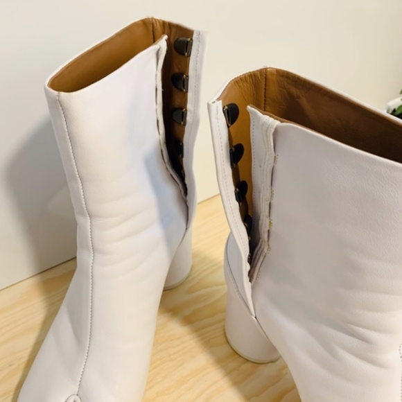 Maison Margiela white Tabi Boots - Picture 2 of 7